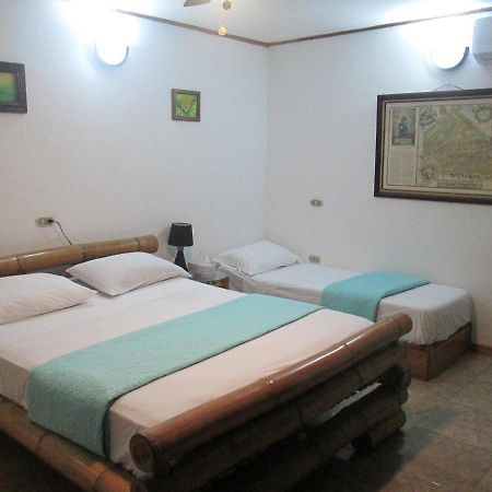 Hotel Bugabutik Puerto Viejo de Talamanca Buitenkant foto