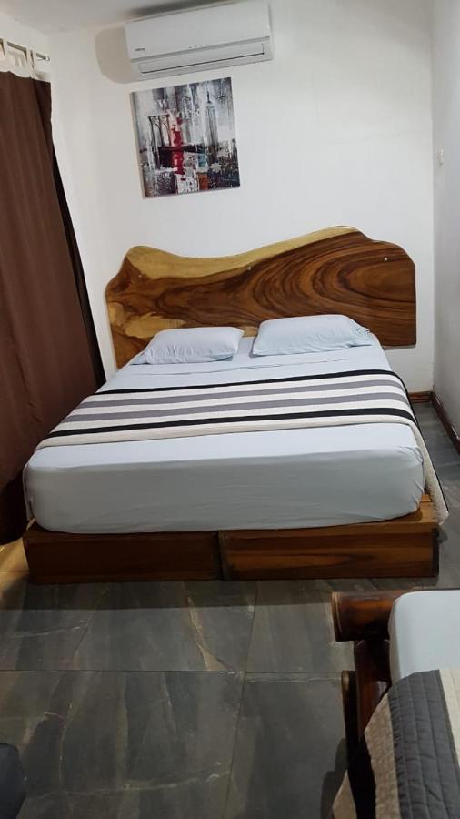 Hotel Bugabutik Puerto Viejo de Talamanca Buitenkant foto