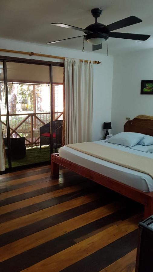 Hotel Bugabutik Puerto Viejo de Talamanca Buitenkant foto