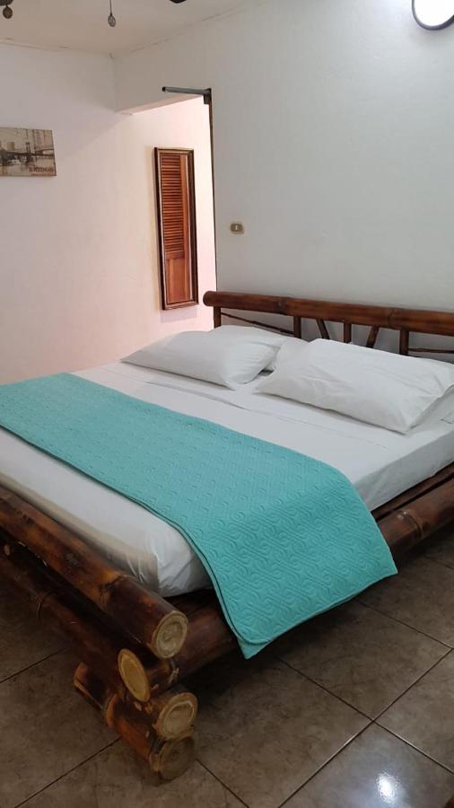 Hotel Bugabutik Puerto Viejo de Talamanca Buitenkant foto