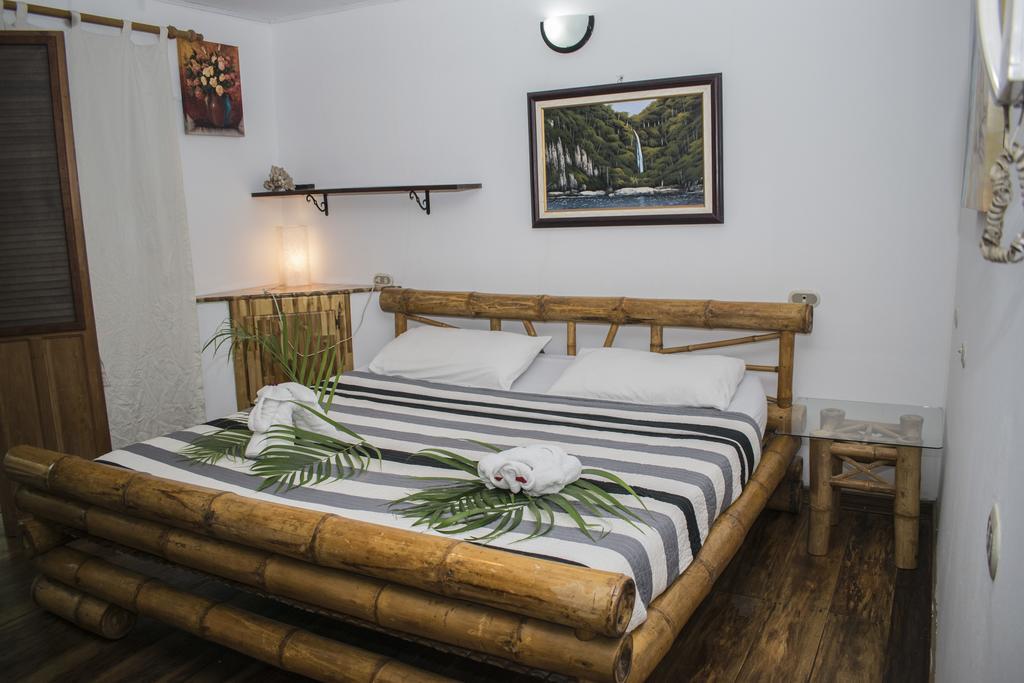 Hotel Bugabutik Puerto Viejo de Talamanca Buitenkant foto