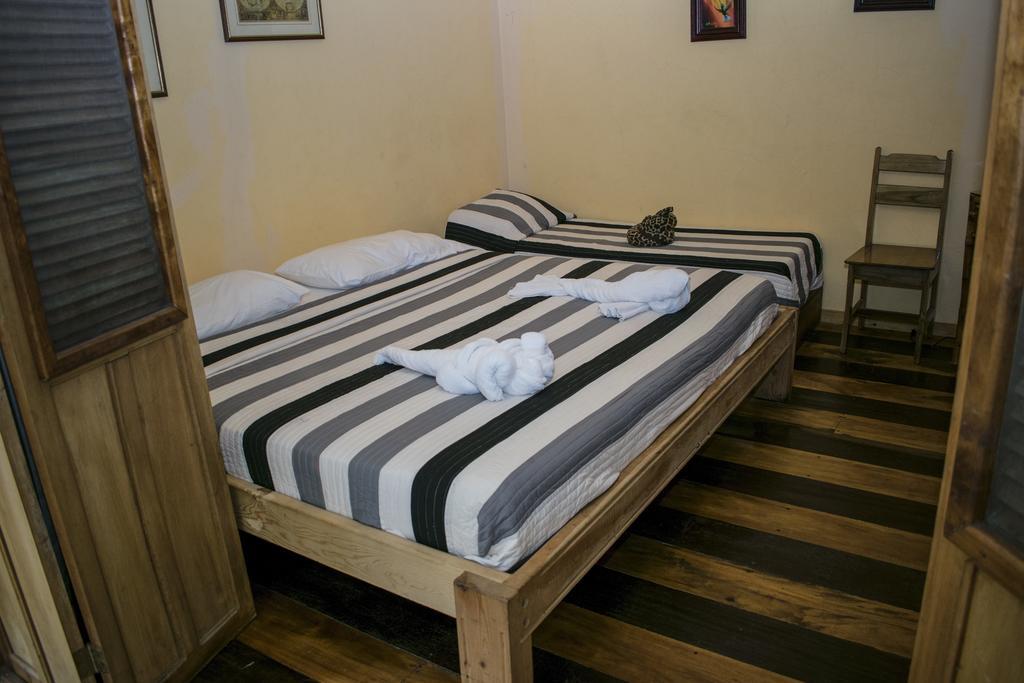 Hotel Bugabutik Puerto Viejo de Talamanca Buitenkant foto